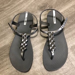 Flat thong sandals